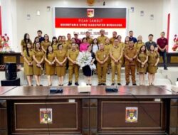 Pisah Sambut Sekretariat DPRD Minahasa Rianny Suwarno Kepada Robert Ratulangi.