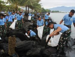 Personel Lanud Sam Ratulangi Laksanakan Kurve di Pantai Karang Ria Dukung Karya Bakti Gerakan Indonesia ASRI