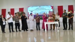 Apel Perdana Bulan Maret Bupati Serahkan Dua Surat Tugas Kepada Pejabat Baru. 