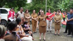 Bentuk Kepedulian dan Respon Cepat, Pemkab Minahasa Serahkan Bantuan Warga Terkena Angin Puting Beliung