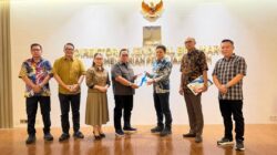Bupati Minahasa Robby Dondokambey dan Wabup Vasung Melaksanakan Audensi Dengan Sekretaris Dirjen Bina Marga Haeruddin Maddi.