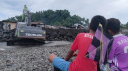 Solidaritas Nelayan dan Warga Pesisir Warnai Aksi Pengerukan Sungai Borgo