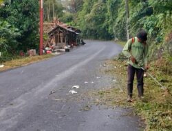 Kerja Bakti Pemdes Leleko Tetap Semangat Meski Diguyur