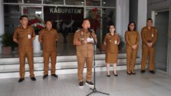 Bupati dan Wabup Minahasa Serahkan Bantuan Traktor Crawler dari Kementan kepada Kelompok Tani
